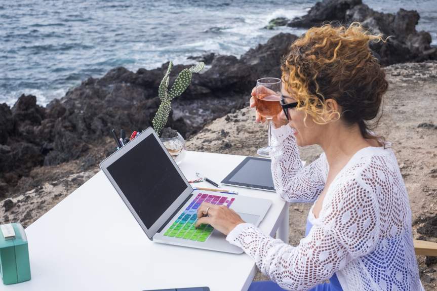 Виза цифрового кочевника в Испании: Полный гид по получению Digital Nomad Visa в 2025 фото